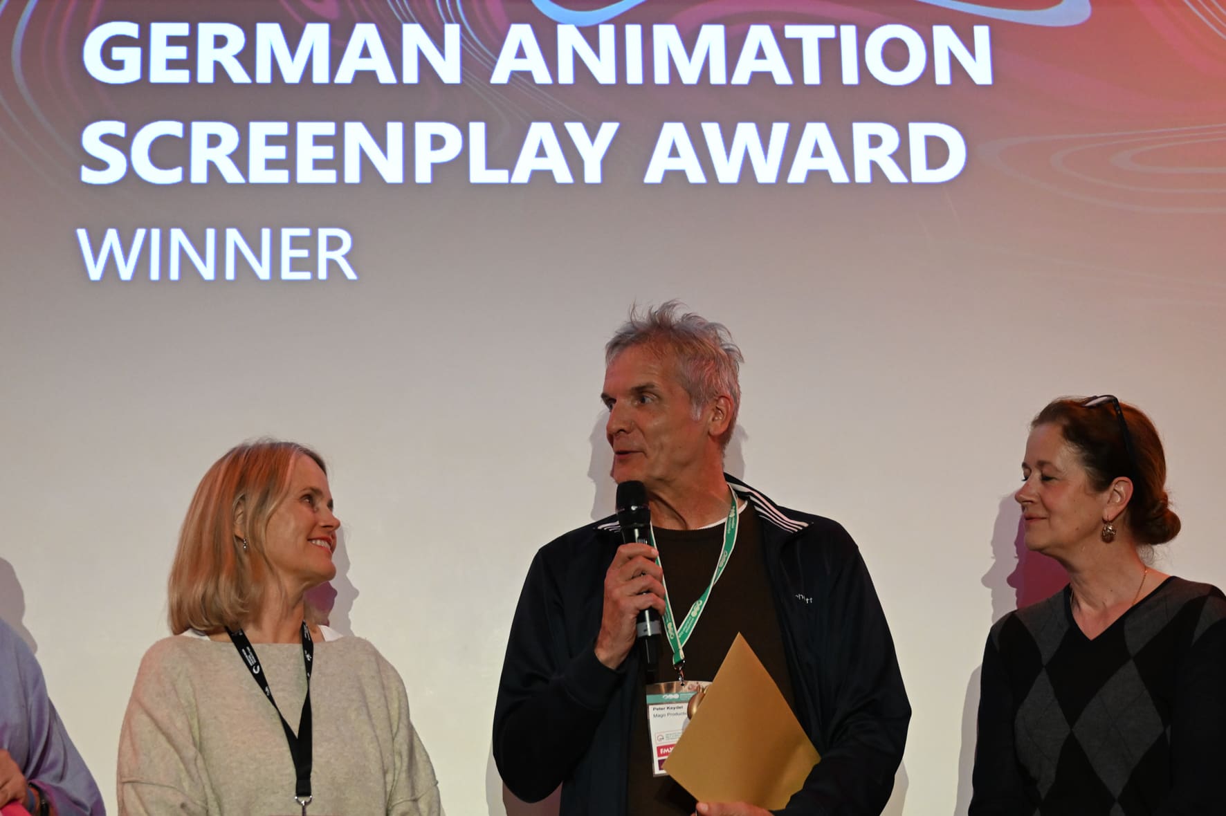 Filmemacher im Gespräch auf der Bühne